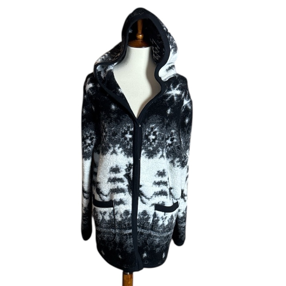 Karen Kane black and white hooded fleece jacket with outdoor scene print Size XL